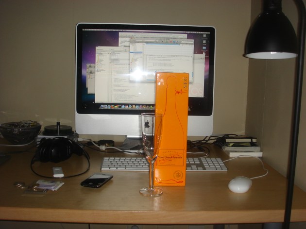 Workstation and champagne flûte